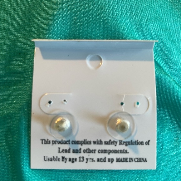 Crystal earrings NWT red and clear sparkly - Picture 2 of 2